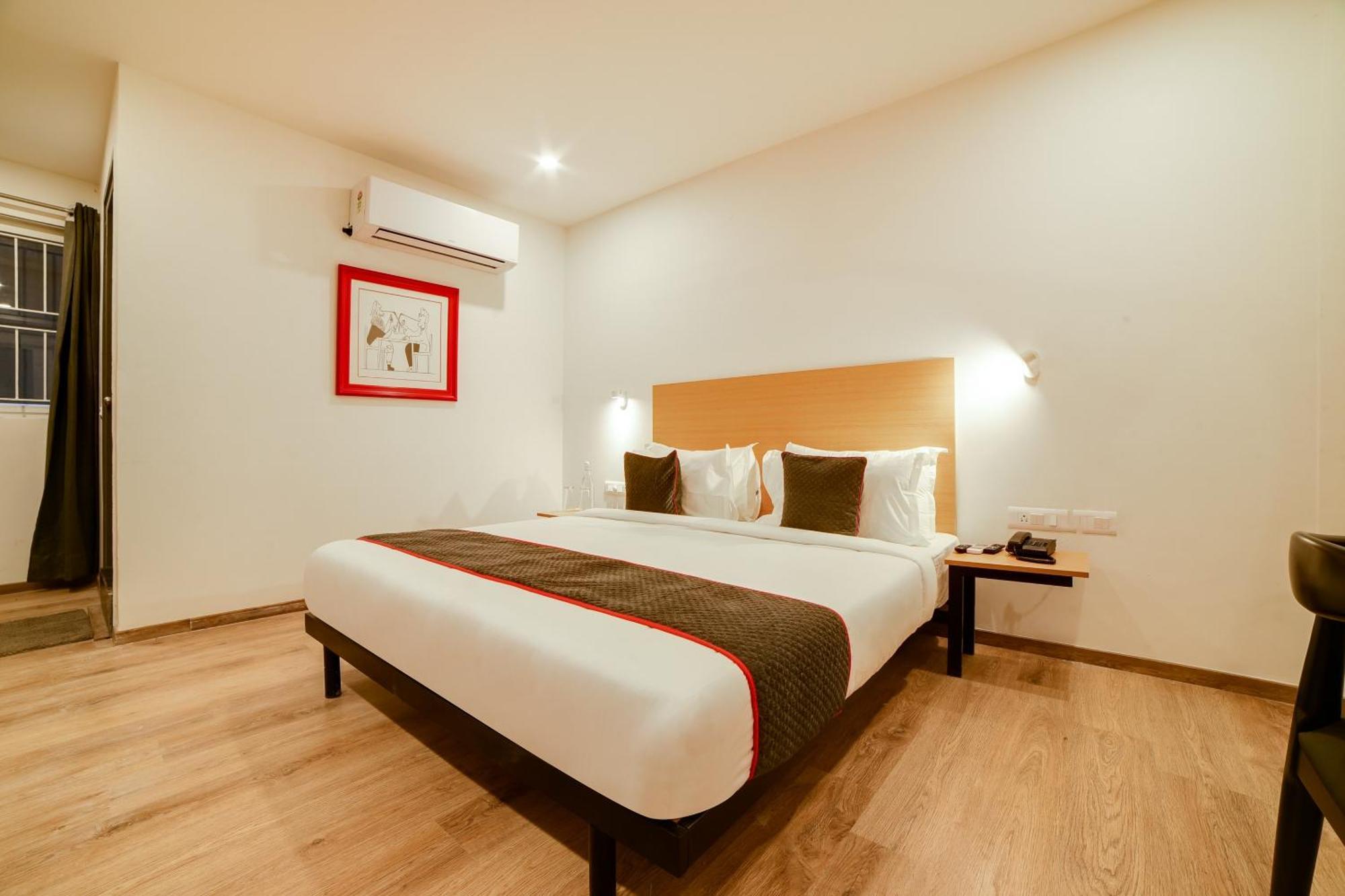 Super Townhouse Hosur Main Road Bommanahalli Near Gopalan Innovation Mall Bangalore Exterior photo