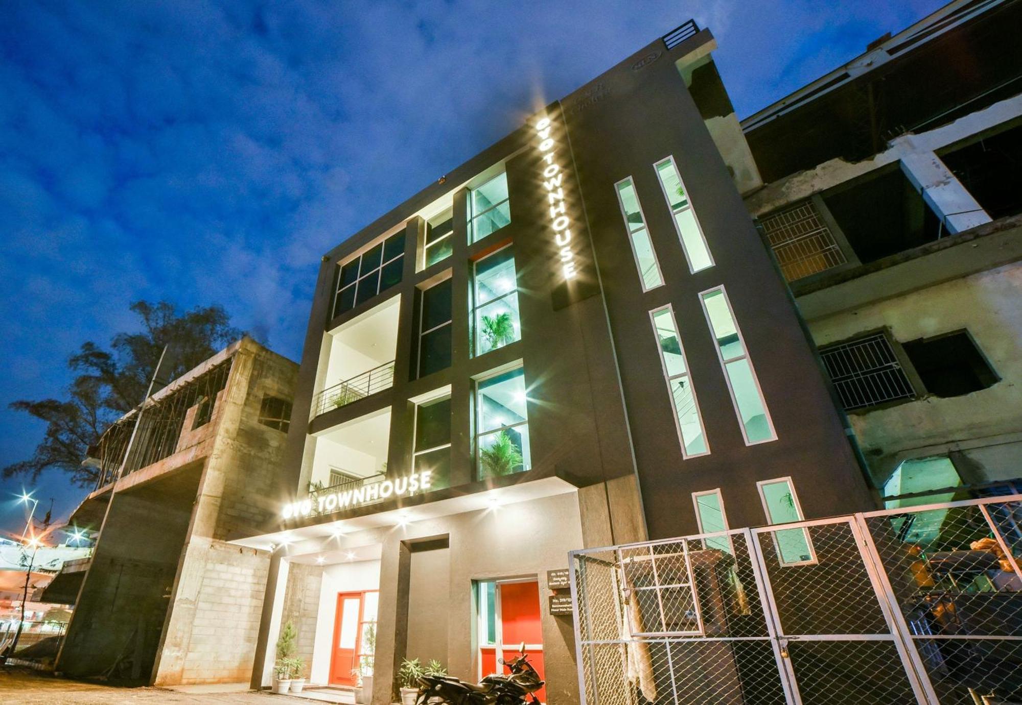 Super Townhouse Hosur Main Road Bommanahalli Near Gopalan Innovation Mall Bangalore Exterior photo