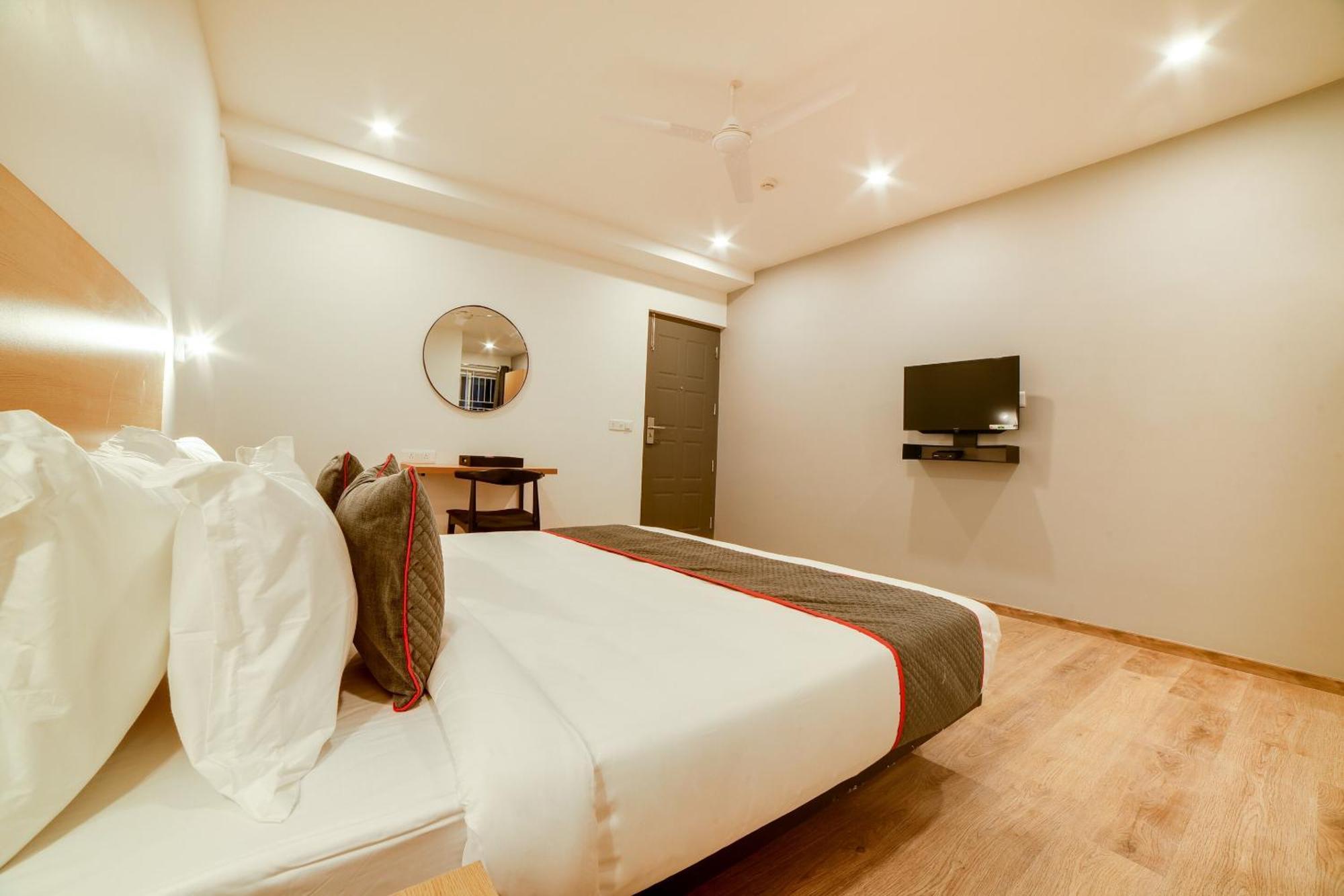 Super Townhouse Hosur Main Road Bommanahalli Near Gopalan Innovation Mall Bangalore Exterior photo