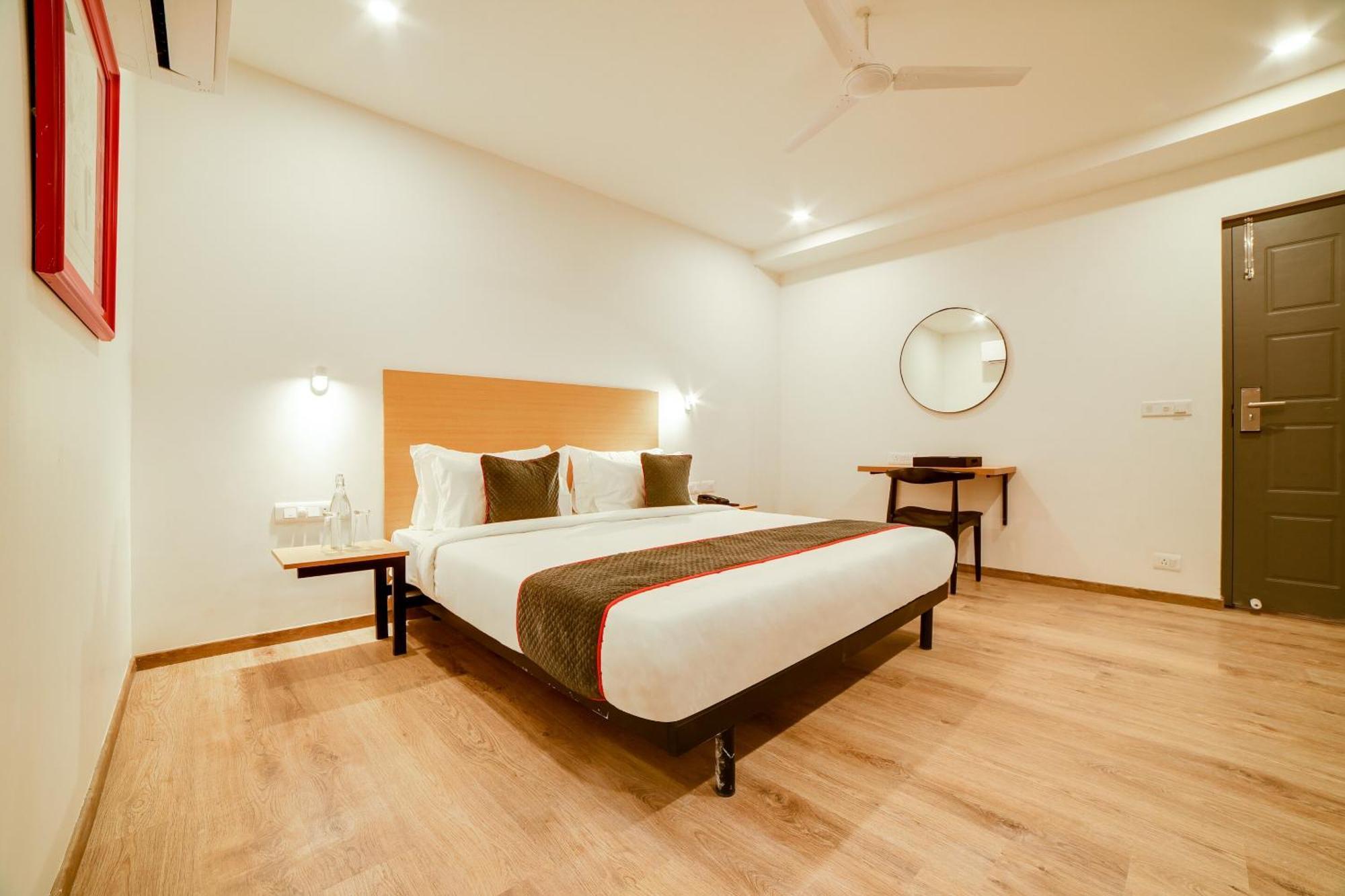Super Townhouse Hosur Main Road Bommanahalli Near Gopalan Innovation Mall Bangalore Exterior photo